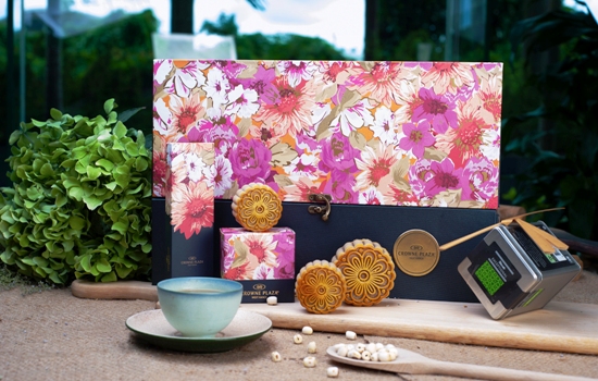 Thưởng thức bánh trung thu của khách sạn Crowne Plaza West Hanoi